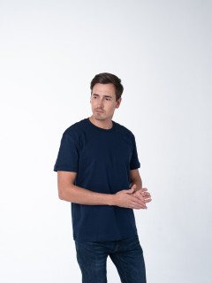 Темно-синяя мужская футболка